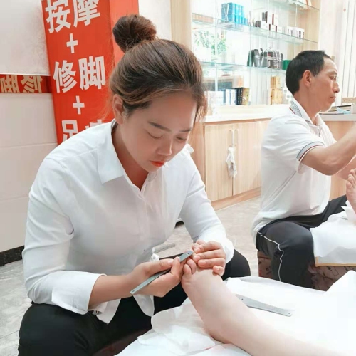 家财万贯不如薄技在身，在北京足部修护师月薪8000多还包食宿