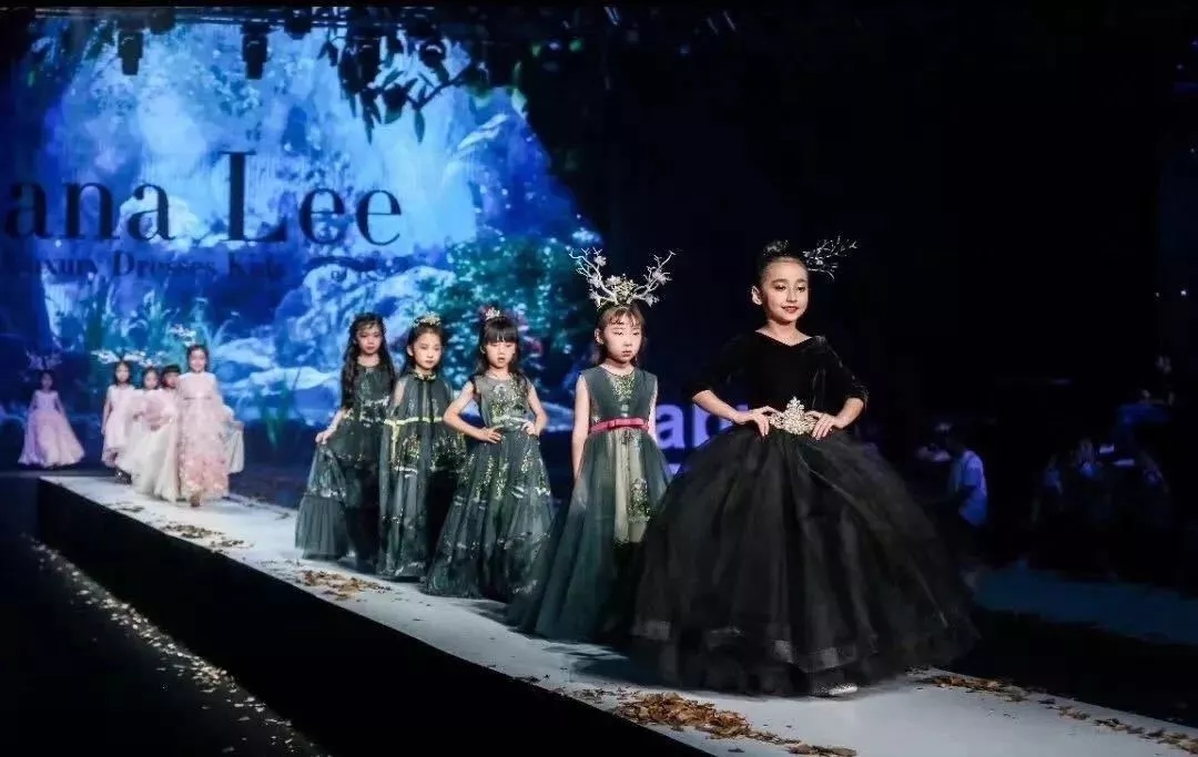 Viana Lee 2019SS上海高定未来星势力新品发布