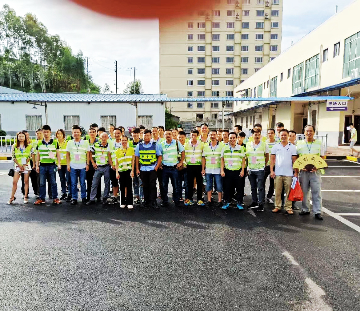 鸿运学车-学员风采