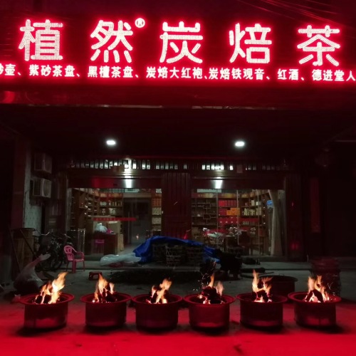 相見亦無事，不來常思君