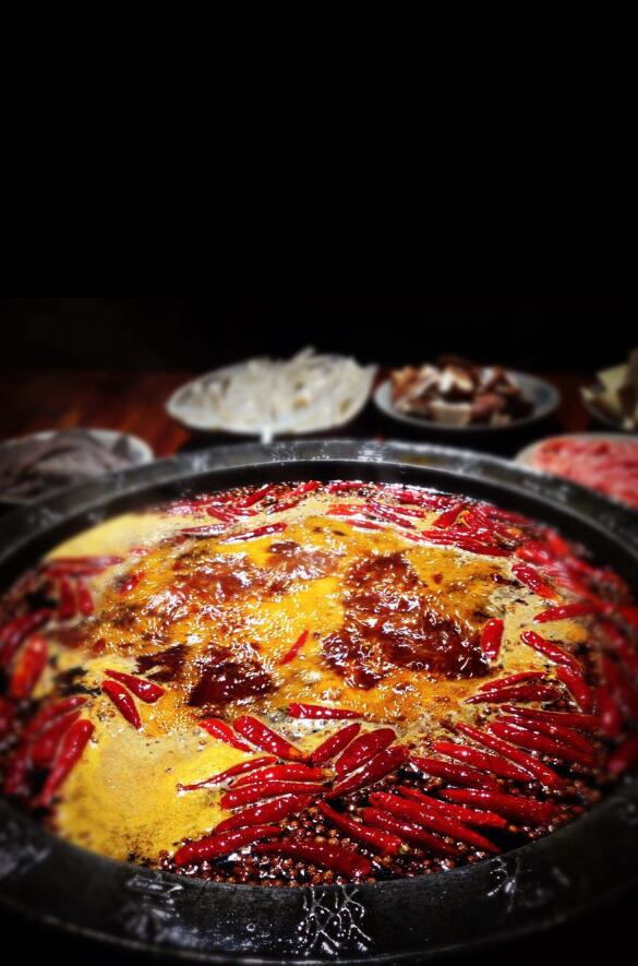 潼南最霸气的“潼城妹”火锅，200多远嗨50到菜