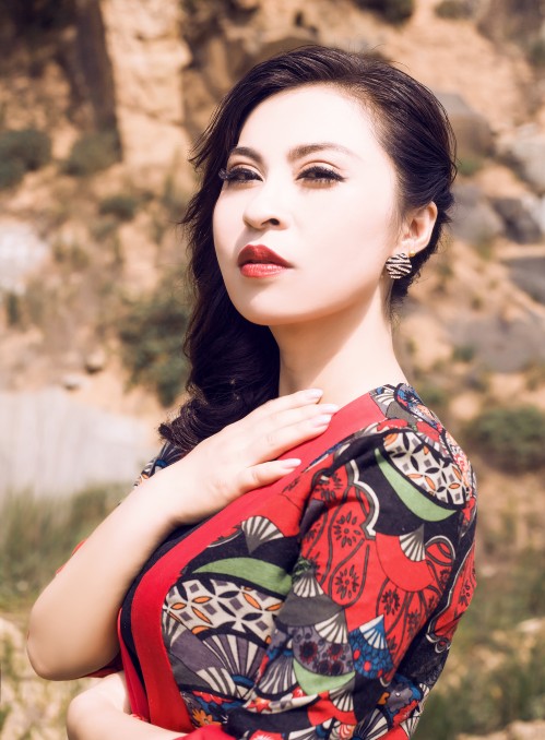 青年歌手白雪10月19日河北曲阳大型群星演唱