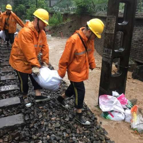 防洪抢险在一线